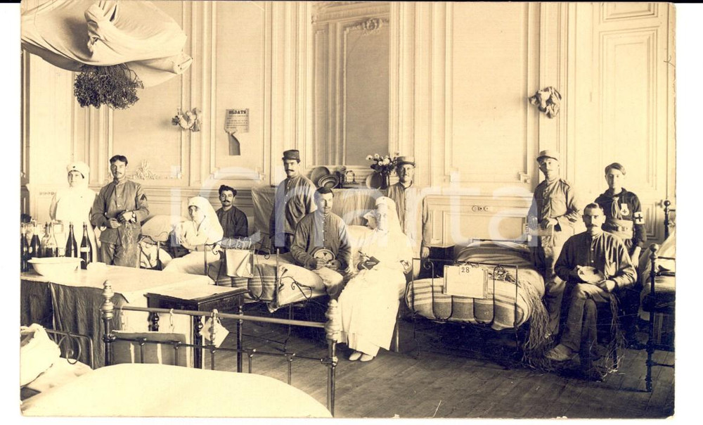 Fotografia d epoca originale 1916 WW1 NIZZA  F Ospedale militare  Soldati posano con le infermiere Foto 1