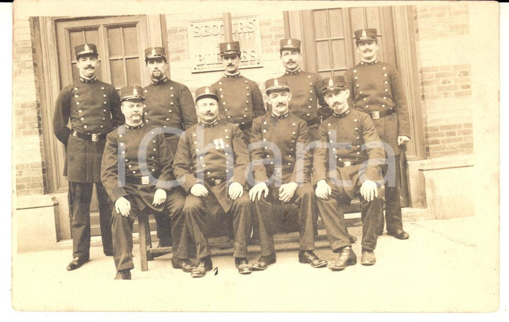 1916 WW1 FRANCIA Ufficiali posano davanti a un pronto soccorso per feriti *Foto