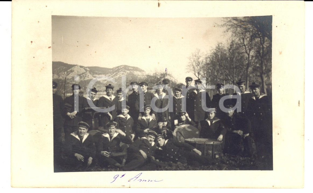 Fotografia d epoca originale 1925 TOULON F MARINE NATIONALE Allievi ufficiali del 9° anno posano all aperto 1