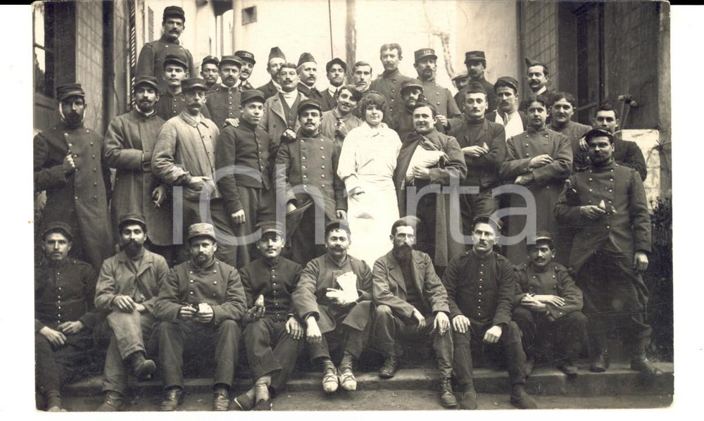 Fotografia d epoca originale 1914 VICHY F Soldati di fanteria posano con un ferito e la sua fidanzata Foto 1