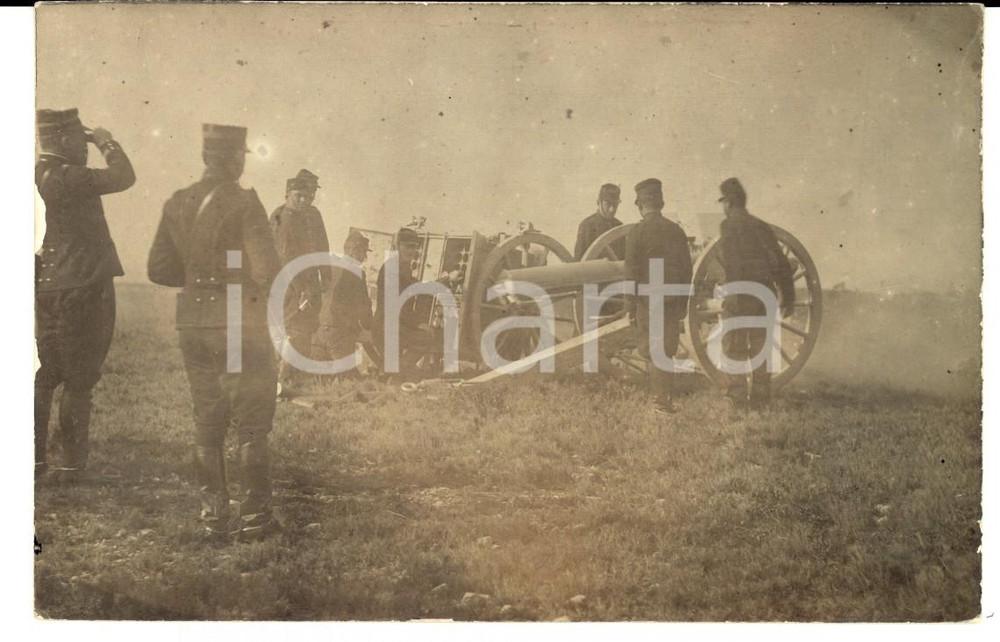Fotografia d epoca originale 1915 ca WW1 NIMES F Militari di artiglieria caricano un cannone Foto SALLES 1