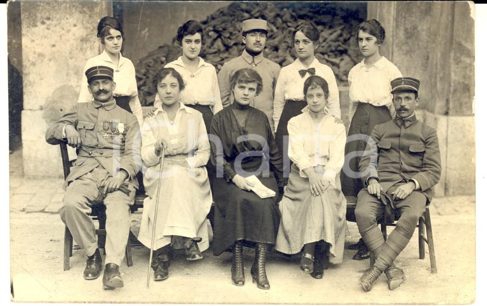 Fotografia d epoca originale 1915 ca WW1 FRANCIA Ufficiali della Marina posano con la famiglia Foto FP 1