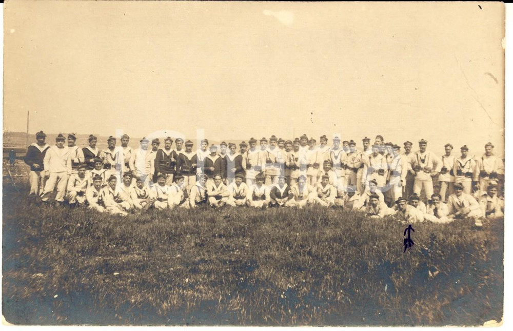 Fotografia d epoca originale 1916 WW1 LE HAVRE F Ufficiali della MARINE NATIONALE posano su un prato Foto 1