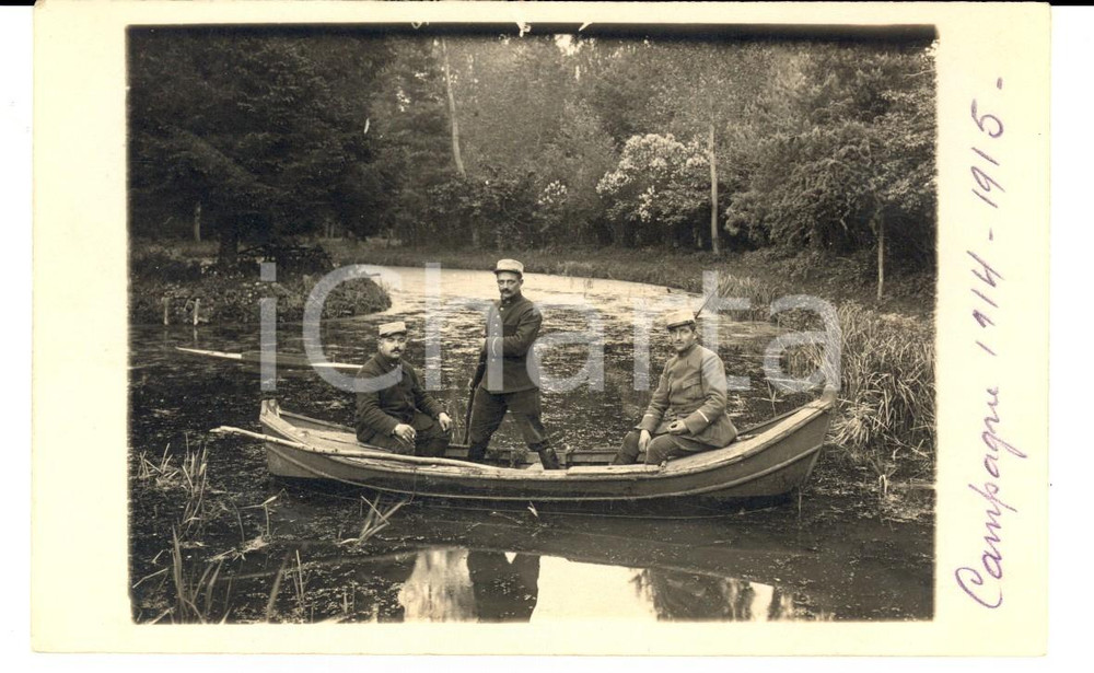 Fotografia d epoca originale 1915 WW1 FRANCE Ufficiali di fanteria in canoa in un parco Fotografia FP 1