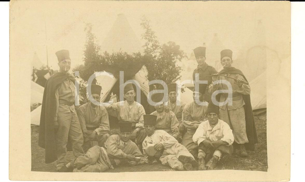Fotografia d epoca originale 1915 ca WW1 FRANCE Zouaves rigolent au camp militaire Photographie 1