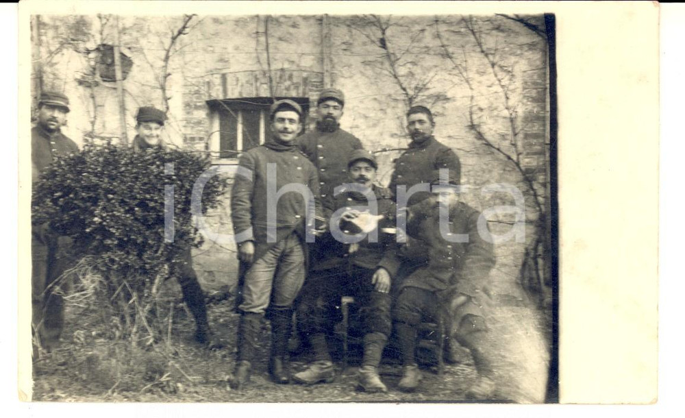 Fotografia d epoca originale 1915 FRANCE Sapeurs posent dans une cour Photo GRANDE GUERRE 1