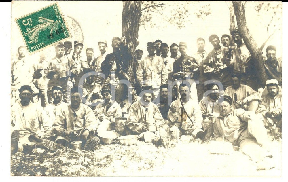 Fotografia d epoca originale 1910 ca MARSIGLIA F Soldati di fanteria al rancio in un bosco Foto FP 1