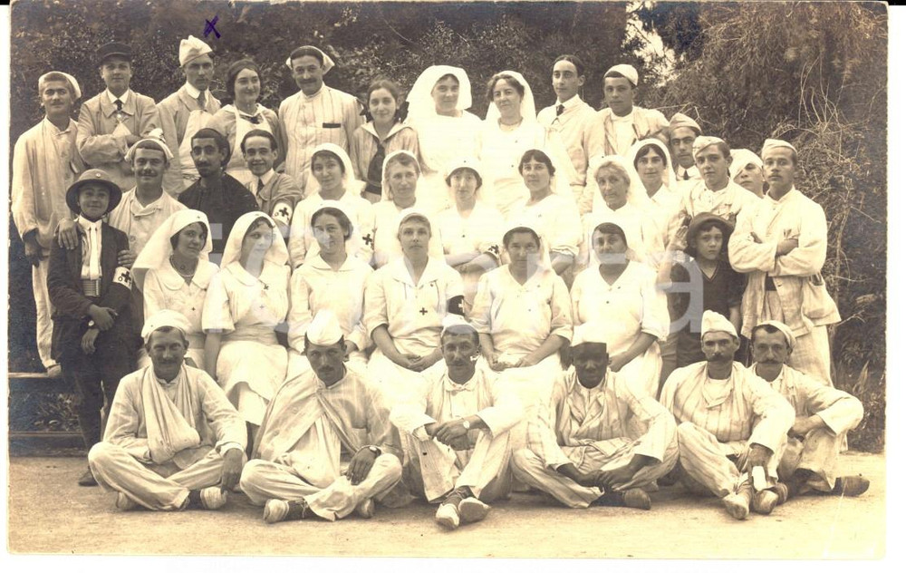 Fotografia d epoca originale 1917 MAROCCO ? Medico Gaston CHAPPAZ con infermiere CROCE ROSSA e feriti 1