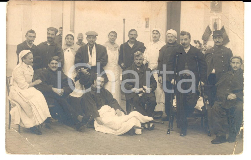 Fotografia d epoca originale 1915 ca FRANCE WW1 Hopital militaire SALLE JOFFRE  InfirmiÃ¨res avec des mutilÃ©s 1
