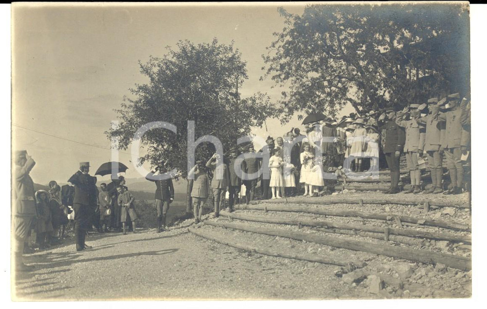 Fotografia d epoca originale 1920 ca FRANCIA Bambine depongono fiori per caduti GRANDE GUERRA Foto FP 1