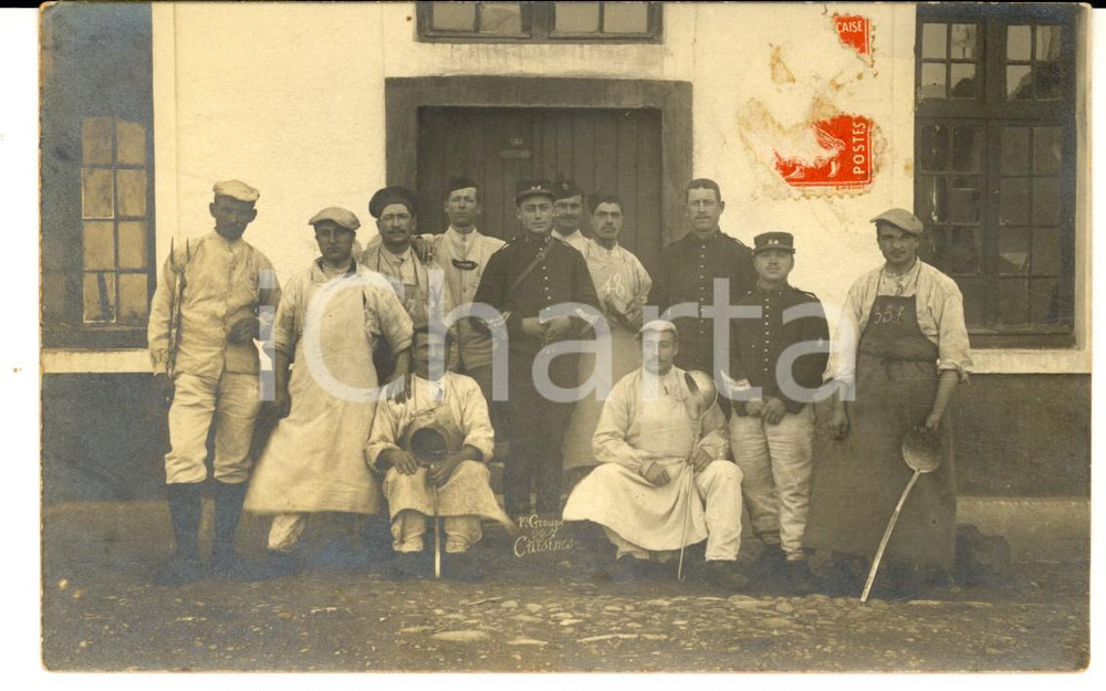Fotografia d epoca originale 1910 ca FRANCE Soldats 34eRI avec un groupe de cuisiniers Pierre CHAMPEYROUX 1