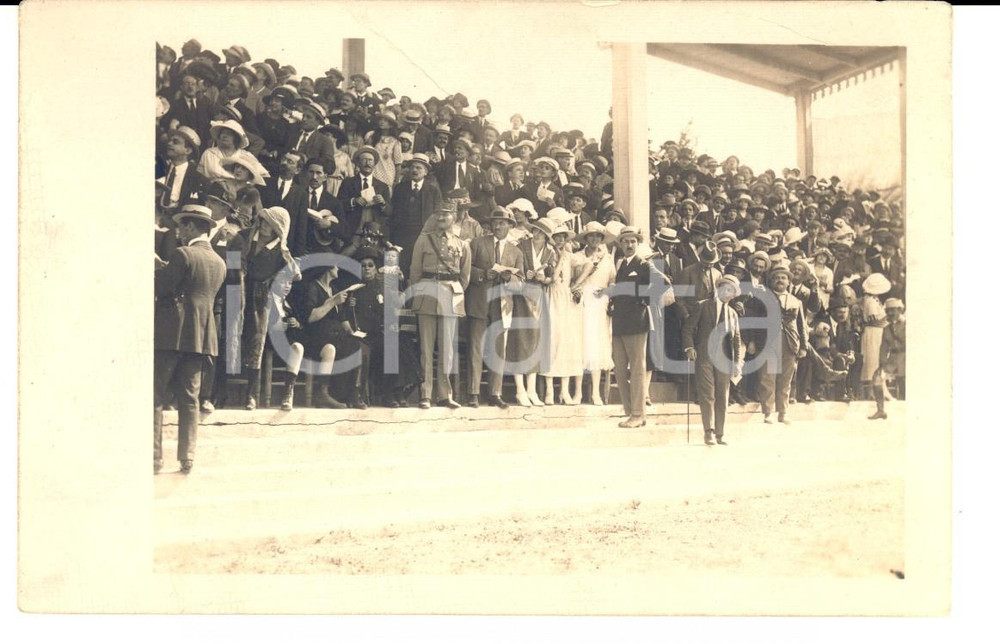 Fotografia d epoca originale 1920 ca FRANCIA Pubblico sugli spalti per corteo militare Foto VINTAGE FP 1