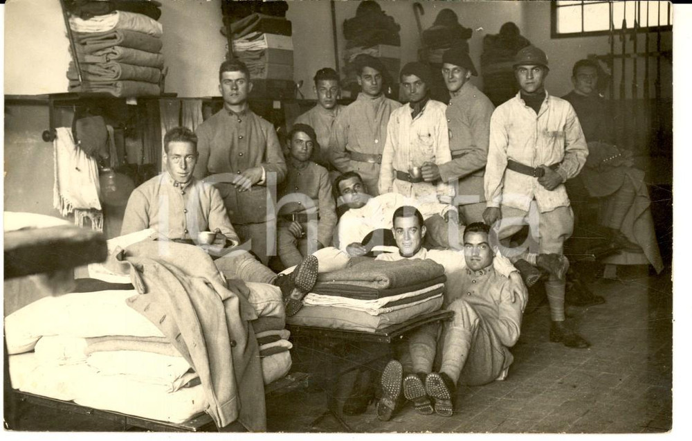 Fotografia d epoca originale 1915 ca WW1 FRANCIA Militari del 3Â° Reggimento Fanteria in camerata Foto 1