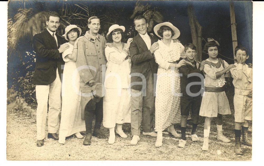 Fotografia d epoca originale 1915 ca WW1 FRANCIA Giovane ufficiale posa con la famiglia in scala Foto 1
