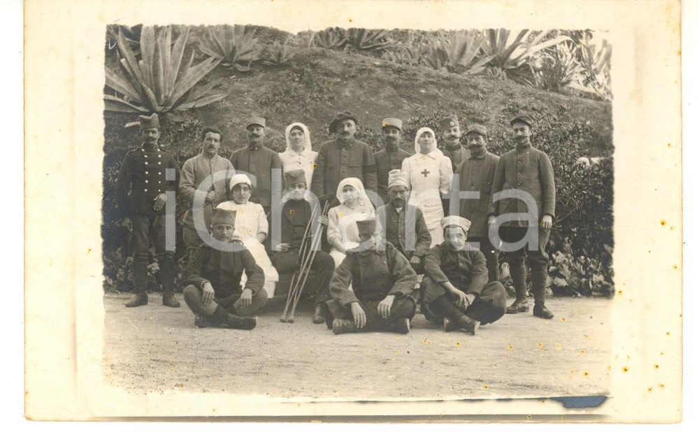 Fotografia d epoca originale 1915 ca WW1 FRANCIA Ospedale militare  Feriti e mutilati con infermiere Foto 1