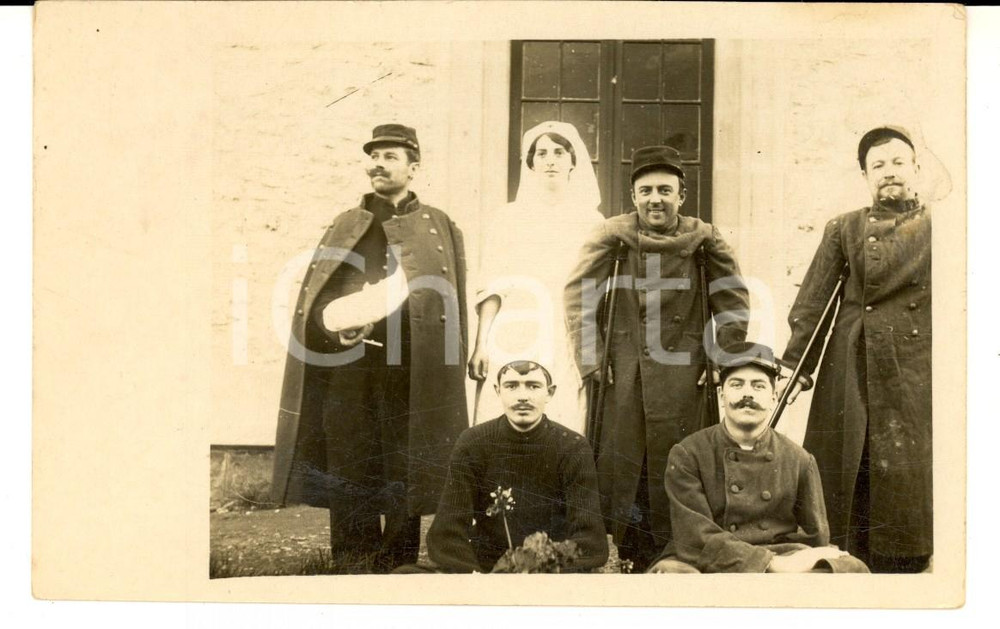 Fotografia d epoca originale 1915 ca WW1 FRANCIA Ospedale militare  Feriti e mutilati con infermiera Foto 1