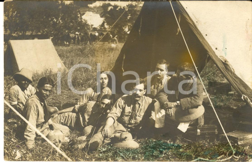 Fotografia d epoca originale 1920 ca ARMEE DE TERRE Ufficiali francesi con inservienti indigeni Foto FP 1