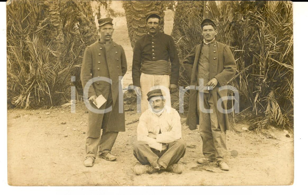 Fotografia d epoca originale 1915 ca WW1 FRANCE Soldats d INFANTERIE COLONIALE dans un jardin Photo 1