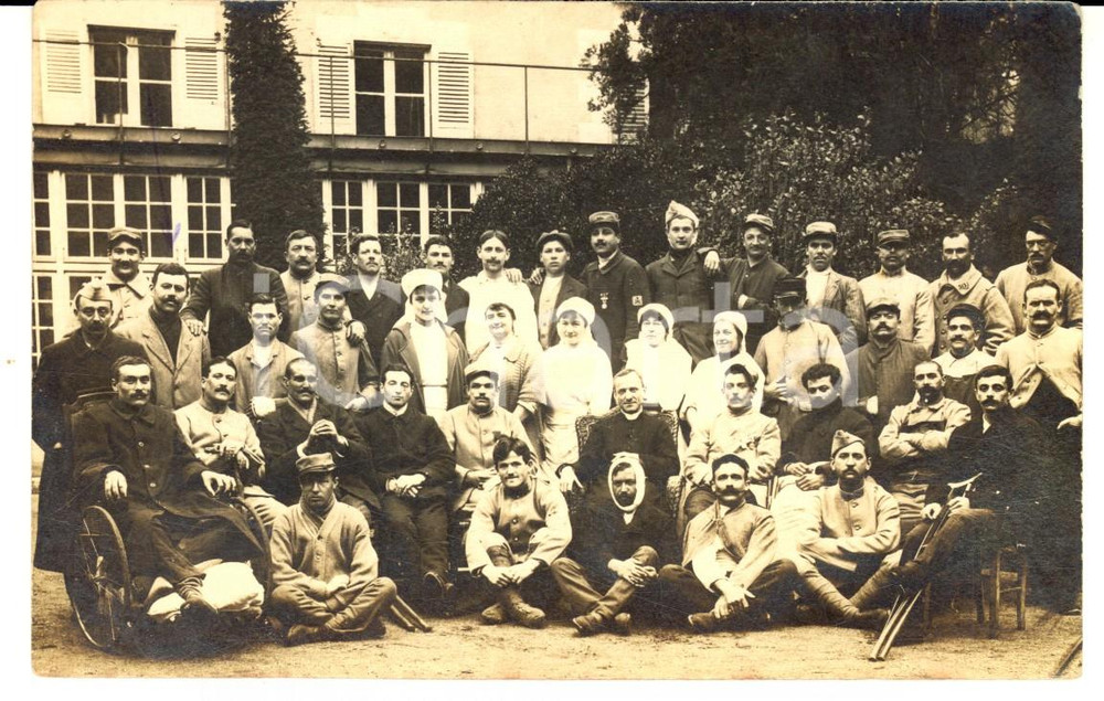 Fotografia d epoca originale 1915 ca WW1 FRANCIA Ospedale militare Feriti in cortile con le infermiere Foto 1