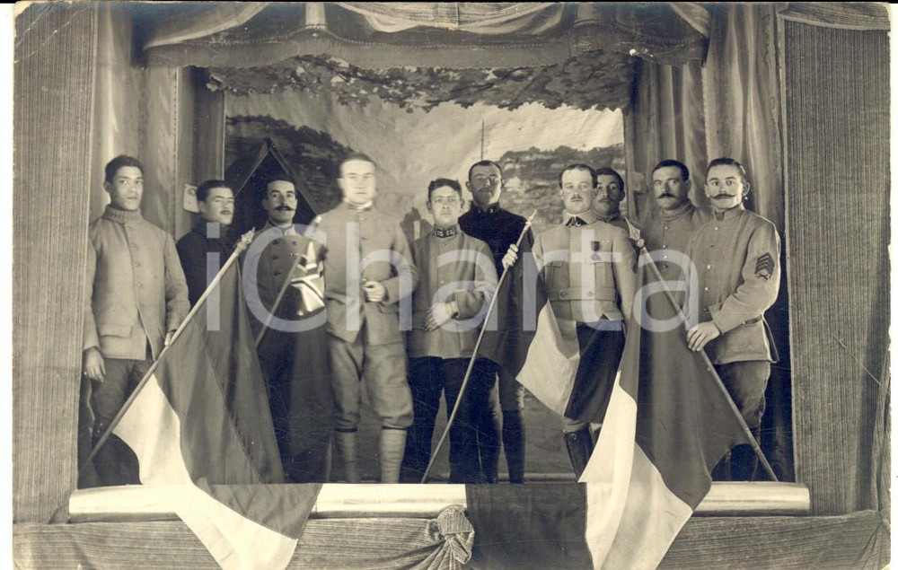 Fotografia d epoca originale 1917 WW1 NIZZA F Ospedale militare  Soldati posano con le bandiere Foto 1