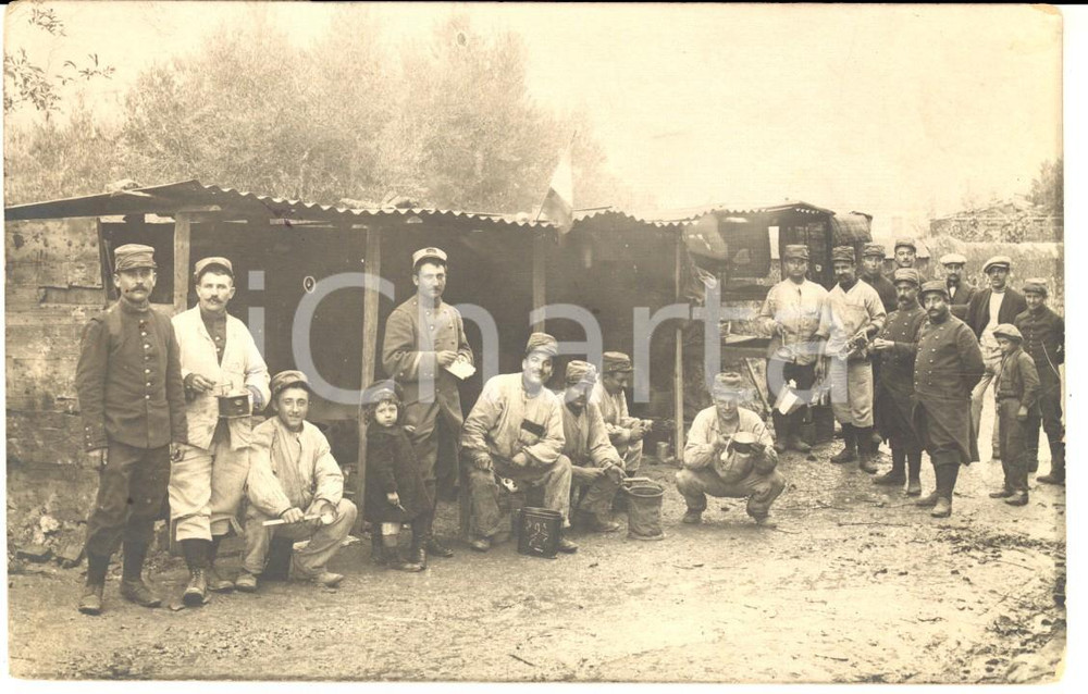 Fotografia d epoca originale 1918 WWI AUBAGNE F Ufficiali di fanteria pronti al rancio Foto GRANDE GUERRA 1