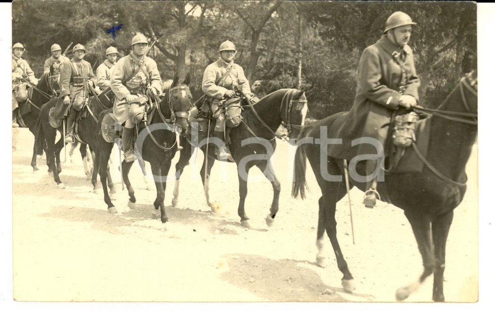 Fotografia d epoca originale 1915 ca WW1 FRANCIA Passaggio di ufficiali a cavallo Fotografia FP 1