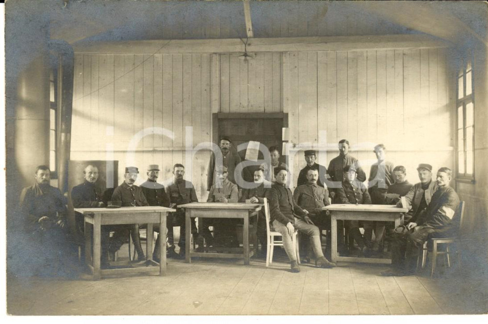 Fotografia d epoca originale 1915 ca WW1 FRANCIA Ufficiali di fanteria in una baracca militare Fotografia FP 1