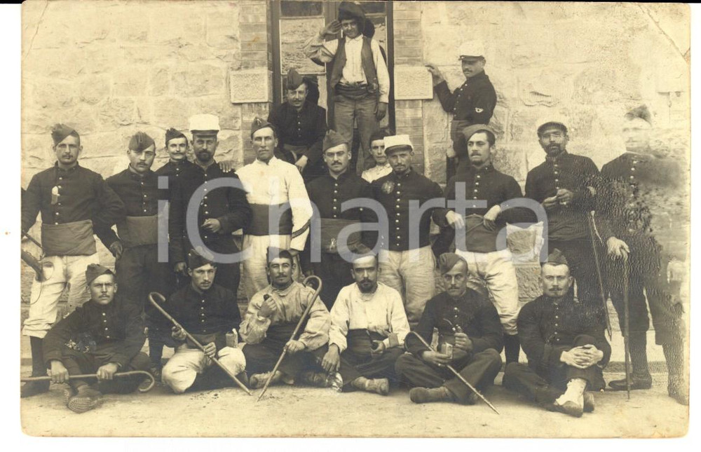 Fotografia d epoca originale 1905 FRANCE Soldats des troupes coloniales avec des bÃ¢tons Photo carte postale 1