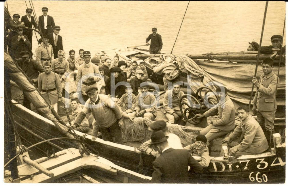Fotografia d epoca originale 1924 FRANCIA Allievi di un collegio militare in barca con gli insegnanti Foto 1