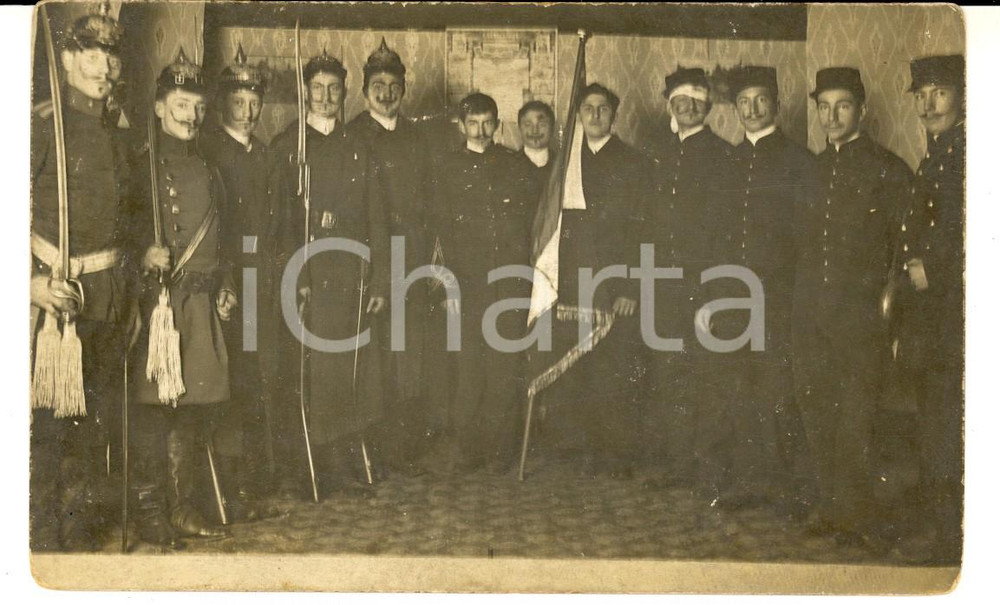 Fotografia d epoca originale 1915 ca WWI FRANCE Ufficiali di cavalleria con la bandiera Foto GOLIARDICA 1