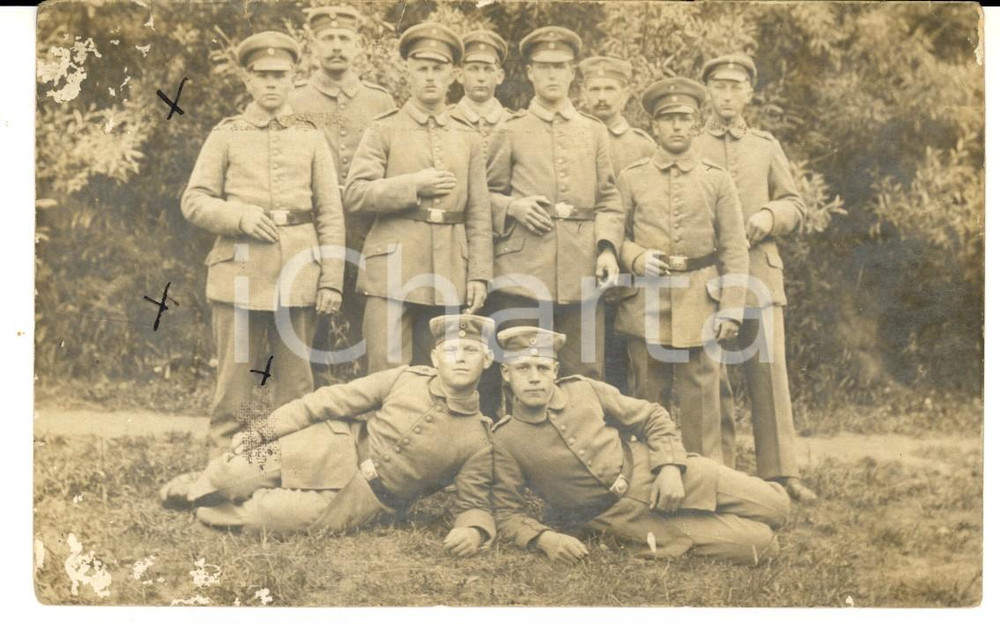 Fotografia d epoca originale 1915 ca WW1 GERMANIA Giovani ufficiali tedeschi posano in un bosco Foto FP 1