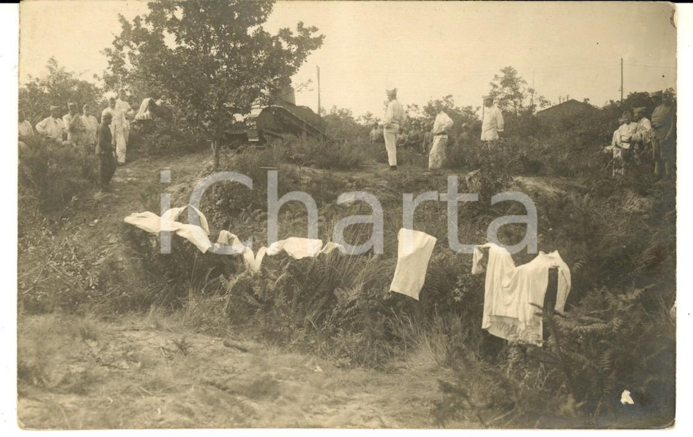 Fotografia d epoca originale 1922 FRANCIA Carro armato attraversa un ostacolo durante un addestramento 1