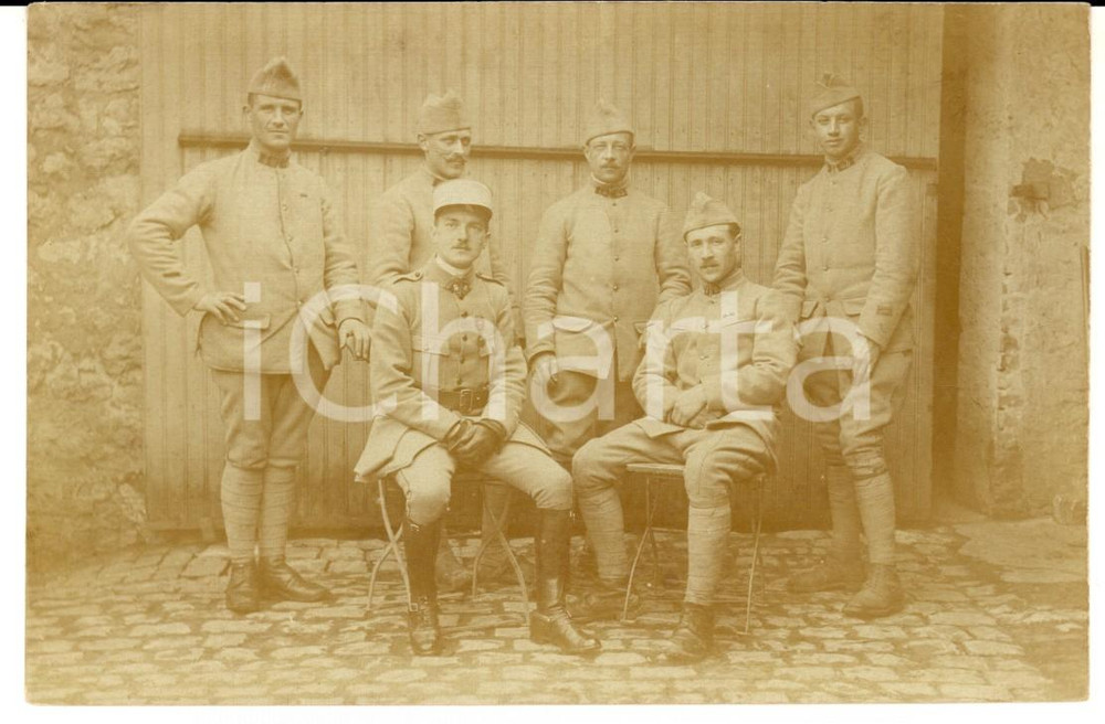 Fotografia d epoca originale 1915 ca FRANCE Gruppo di militari del 3° reggimento in cortile Foto cartolina 1