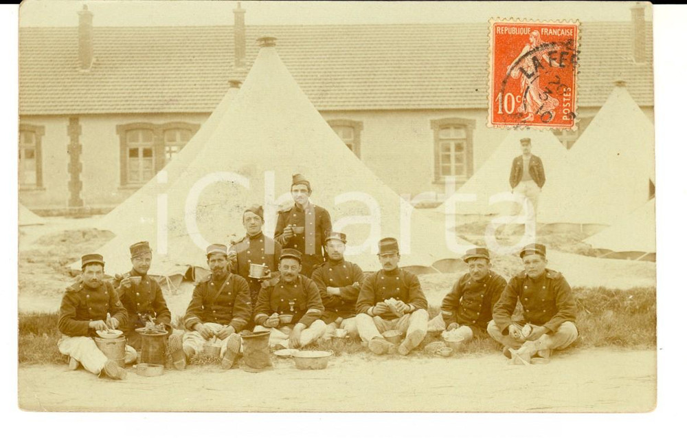 Fotografia d epoca originale 1910 LA FERTE MILON F Ufficiali di fanteria al rancio nell accampamento Foto 1