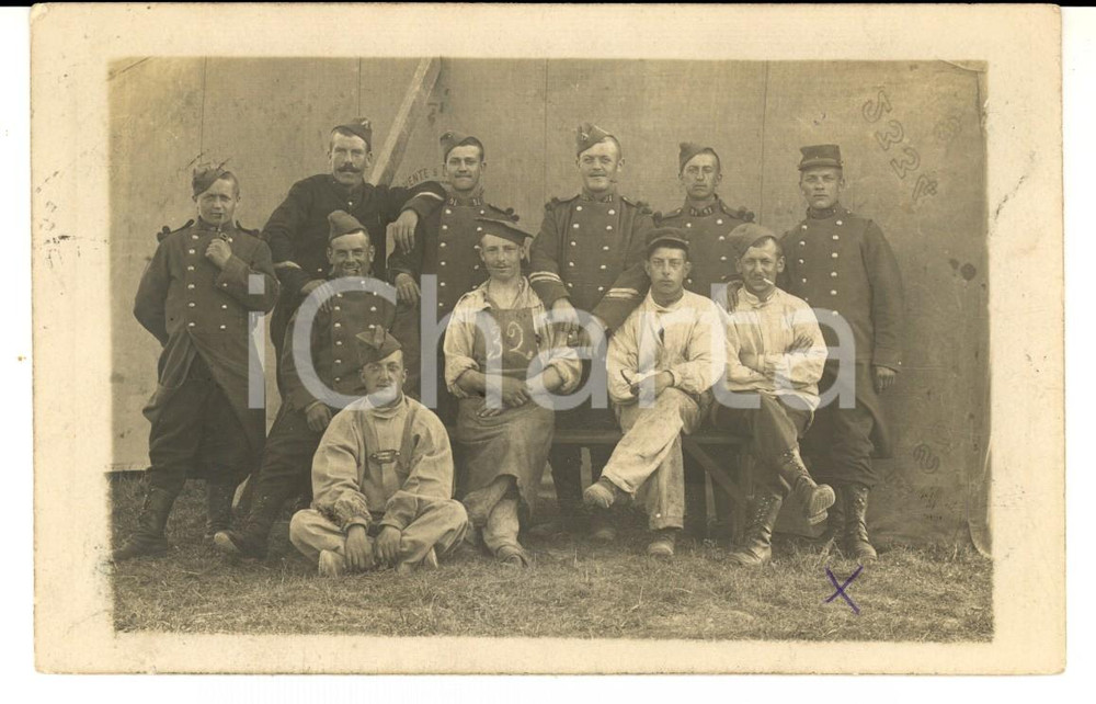 Fotografia d epoca originale 1907 MOURMELONLEGRAND F Sapeurs 91e RI posent dans une cour Photo 1