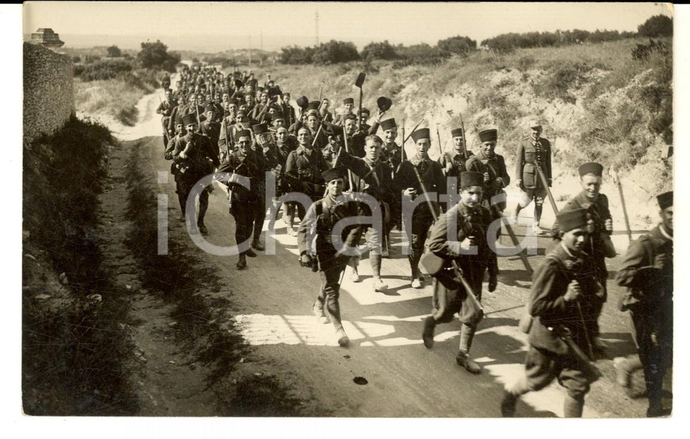 Fotografia d epoca originale 1932 GARRIGUES F Soldati in marcia di addestramento Foto cartolina 1
