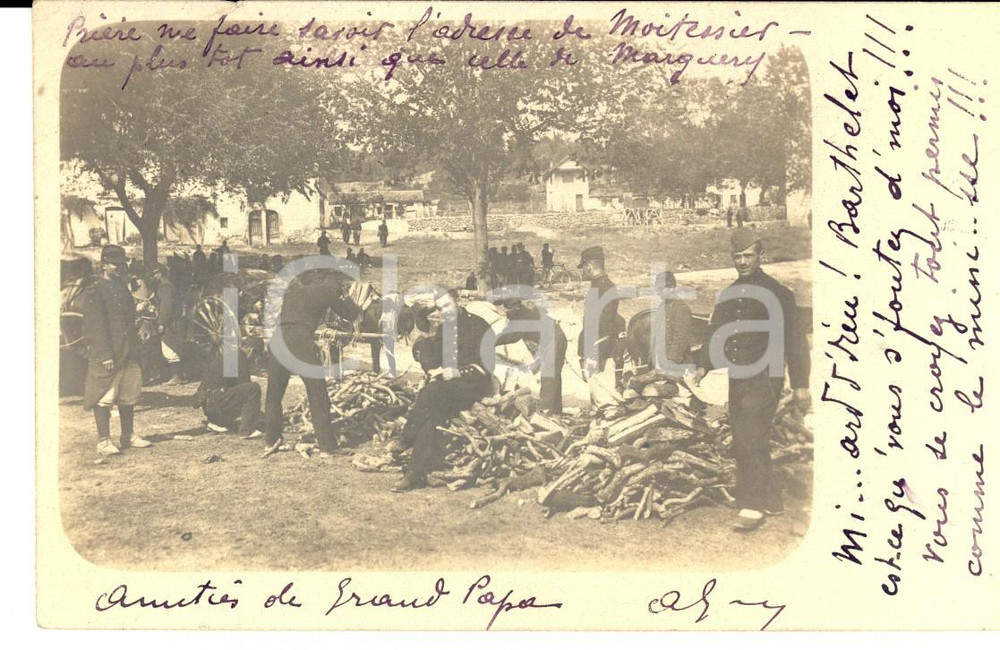Fotografia d epoca originale 1905 ca CANNES F Ufficiali impegnati nei rifornimenti Fotografia FP 1