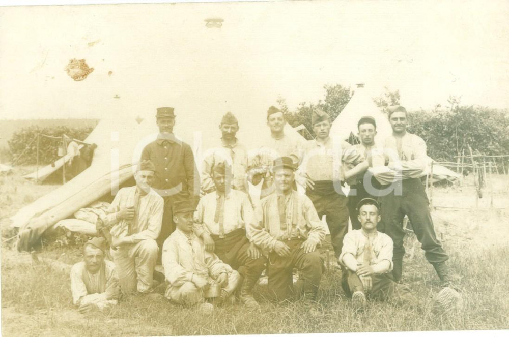 Fotografia d epoca originale 1913 BOIS L EVEQUE F Soldati al campo militare Cartolina FP NV 1