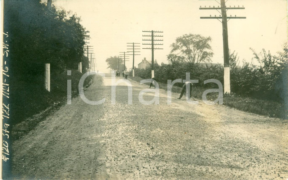 Fotografia d epoca originale 1916 WESTMORELAND, PENNSYLVANIA USA Operai spargono ghiaia sulla Route 120 1