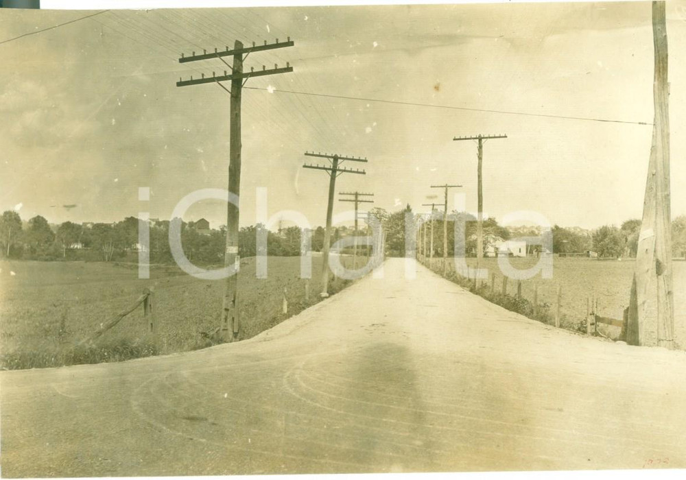Fotografia d epoca originale 1908 PINE CREEK, PENNSYLVANIA USA Nuova strada rurale e pali del telegrafo 1