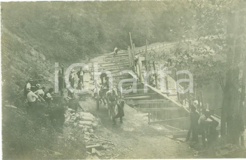 Fotografia d epoca originale 1908 TROY, PENNSYLVANIA USA Operai rinforzano Long s Pond Road Fotocartolina 1