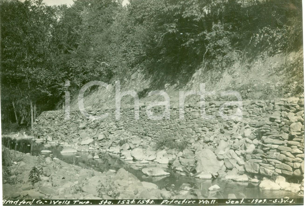 Fotografia d epoca originale 1908 WELLS TOWNSHIP, PENNSYLVANIA USA Un muro crollato nel fiume Foto 1