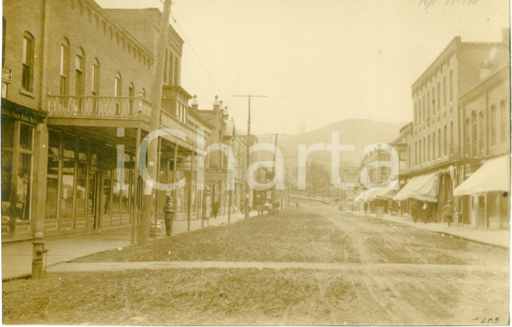 Fotografia d epoca originale 1911 AUSTIN, PENNSYLVANIA USA Main Street con negozi e locali Fotografia 1