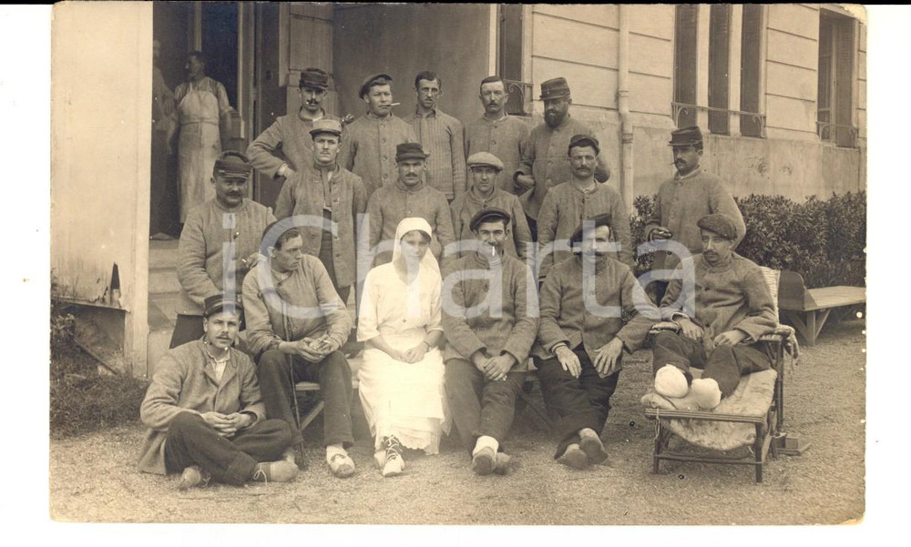 Fotografia d epoca originale 1915 ca WW1 FRANCE Feriti e mutilati con infermiera all ospedale militare Foto 1