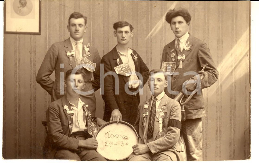 Fotografia d epoca originale 1930 FRANCIA GOLIARDIA Studenti premiati con buoni per le ragazze Foto 1