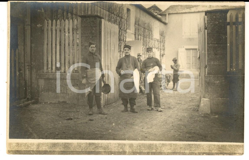Fotografia d epoca originale 1915 ca WW1 FRANCIA Soldati di fanteria armati di padelle Foto FP 1