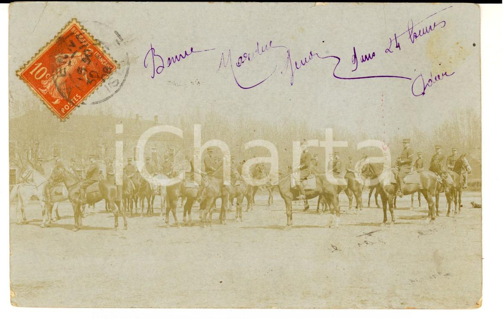 Fotografia d epoca originale 1908 VIENNE FRANCE Officiers Ã  cheval dans la cour dela caserne Photo 1