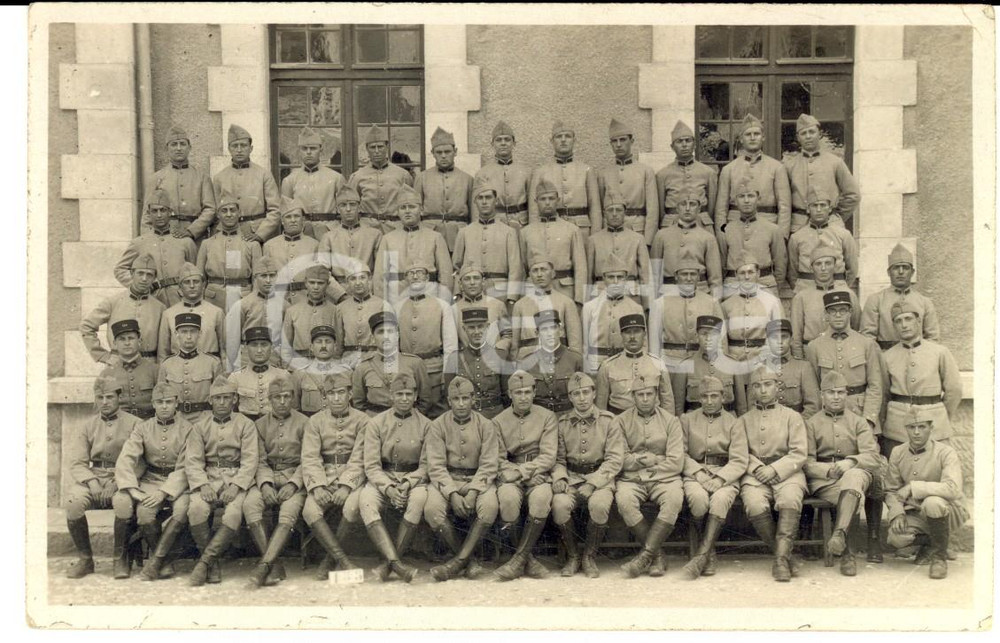Fotografia d epoca originale 1915 ca WW1 FRANCIA Soldati del 194Â° reggimento di fanteria posano in caserma 1