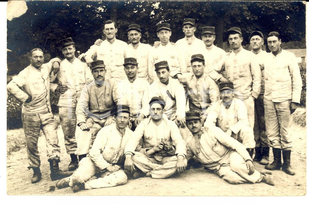 Fotografia d epoca originale 1915 ca WW1 FRANCIA Soldati di fanteria posano all aperto Foto GRANDE GUERRA 1