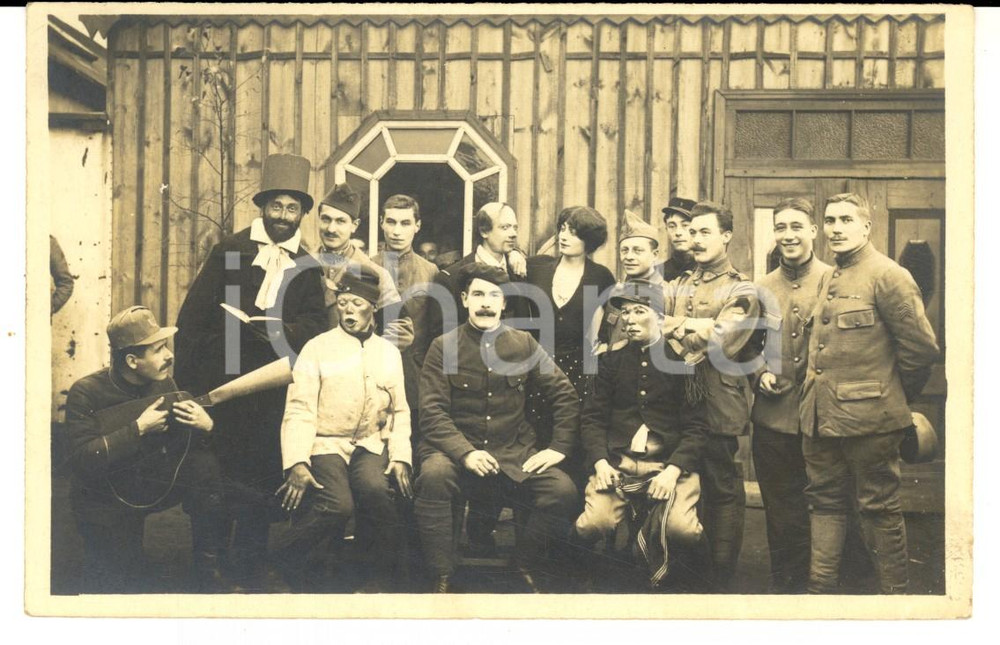 Fotografia d epoca originale 1920 ca FRANCIA Militari truccati con donna travestita Foto CURIOSA RARA FP 1